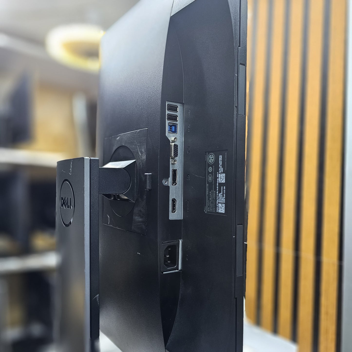 Dell P2217 22 inch HDMI|DP|VGA Adjustable stand