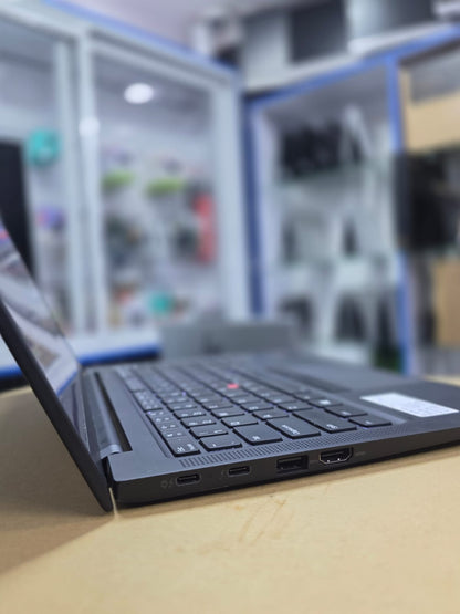 Lenovo ThinkPad x1 carbon Gen 9 Core i7 11th gen
