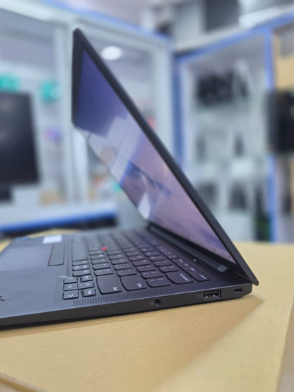 Lenovo ThinkPad x1 carbon Gen 9 Core i7 11th gen